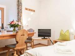 Ferienwohnung - Ferienwohnung Chesa Michel Nair