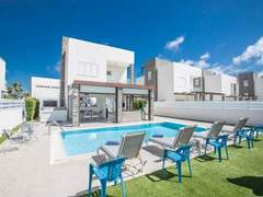 Ferienhaus - Ferienhaus Moderne 4-Schlafzimmer-Villa im Zentrum von Protaras