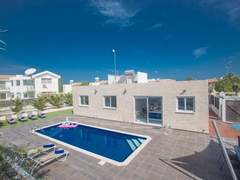 Ferienhaus - Ferienhaus 3 Schlafzimmer Villa mit Pool in Protaras Zentrum