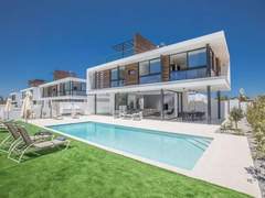 Ferienhaus - Ferienhaus Geräumige Villa mit großem Garten und Pool