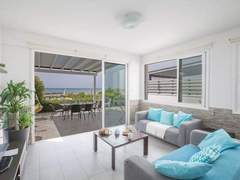 Ferienhaus - Ferienhaus Moderne, geräumige Villa am Strand mit Pool