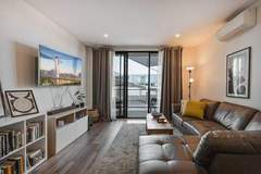 Ferienwohnung - Lonsdale St 1-Bed Unit with Study Area and Parking - Ferienunterkunft in Braddon (2 Personen)