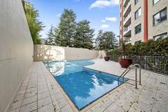 Ferienwohnung - Inner-City 2-Bed with Parking, Pool, Gym & BBQ - Ferienunterkunft in Braddon (4 Personen)