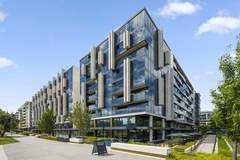 Ferienwohnung - Chic Inner-City 2-Bed Abode with Pool, Gym & Sauna - Ferienunterkunft in Braddon (4 Personen)