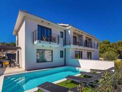 Ferienhaus - Ferienhaus Lana mit Schwimmbad