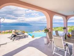 Ferienwohnung - Ferienwohnung Luxuriöses Appartement Grohot mit privatem Infinity-Pool