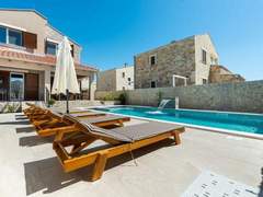 Ferienhaus - Ferienhaus Romantische Villa mit Pool und Sauna, in Strandnähe