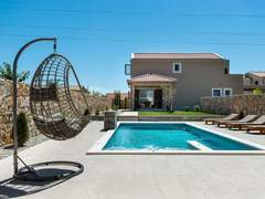 Ferienwohnung - Ferienwohnung Neue Luxusvilla mit Schwimmbad, Sauna