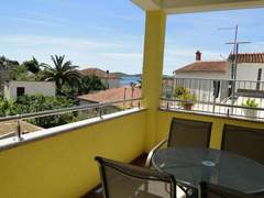 Ferienwohnung - Ferienwohnung Wohnung Niva 1 mit Blick auf das Wasser