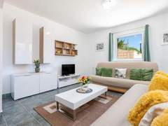 Ferienwohnung - Ferienwohnung Wohnung Maya S mit Terrasse