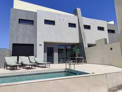 Ferienhaus - Ferienhaus Luxuriöse Villa mit privatem Pool und Bergblick