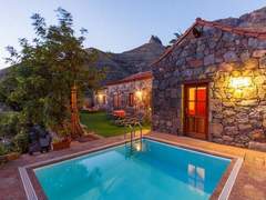 Ferienhaus - Ferienhaus Komfortables Ferienhaus mit privatem Pool und idealer Lage im Naturpark mit Näh