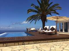Ferienhaus - Ferienhaus Romantische Ferienvilla mit Infinity-Pool und Panoramameerblick