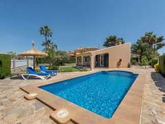 Ferienhaus - Ferienhaus Serene Villa Rückzug mit Seeblick, Strand in der Nähe