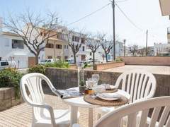 Ferienhaus - Ferienhaus Gemütliches Stadthaus am Strand, 100 m vom Strand von Can Picafort entfernt