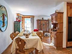 Ferienwohnung - Ferienwohnung Chesa Saira 2