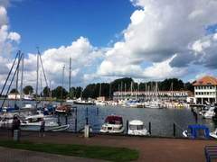 Ferienwohnung - Ferienwohnung Moderne Wohnung in Karlshagen mit Grill und Garten
