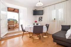 Ferienwohnung - Apartments Lotea - Two-Bedroom Apartment with Terrace - Ferienunterkunft in Cavtat (5 Personen)