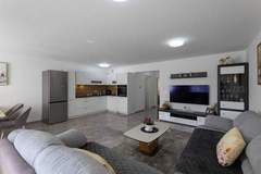 Ferienwohnung - Kastel Stari Sunny Downtown Apartment with Terrace - One Bedroom Apartment with Terrace - Ferienunterkunft in Kastel Stari (2 Personen)