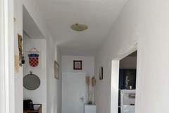 Ferienwohnung - Apartmani Cihorich - Two Bedroom Apartment with Pool ( A6) - Ferienunterkunft in Dugi Rat (6 Personen)