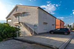 Ferienhaus - Ferienunterkunft in Njivice (4 Personen)