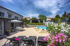 Ferienhaus - Zoya - Ferienunterkunft in Liznjan (8 Personen)