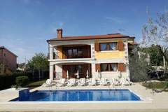 Ferienhaus - Ferienunterkunft in Porec (10 Personen)