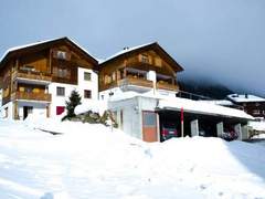 Ferienwohnung - Ferienwohnung Tgèsa Garnetsch Zeller, (Sedrun).