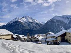 Ferienwohnung - Ferienwohnung Chasa Curturella, (Sent).