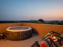 Ferienhaus - Ferienhaus House Enard with Jacuzzi