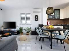 Ferienwohnung - Ferienwohnung Grau mit Terrasse