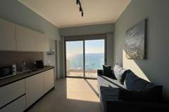 Ferienwohnung - Coastal Modern Studio in Charaki Facing the Sea - Ferienunterkunft in Charaki (4 Personen)