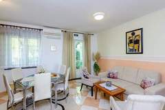 Ferienwohnung - Apartments Nicol - Two-Bedroom Apartment with Terrace and Sea View - Ferienunterkunft in Dubrovnik (4 Personen)
