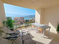 Ferienwohnung - Ferienwohnung Ruhige Wohnung Panoramablick auf Meer und Berge