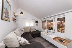 Ferienwohnung - Apartments Roda - Comfort One Bedroom Apartment with Terrace (Kate) - (ST) - Ferienunterkunft in Supetar (4 Personen)