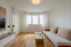 Ferienwohnung - Apartment White Gardenia (ST) - One Bedroom Apartment with Balcony - Ferienunterkunft in Split (3 Personen)
