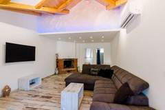 Ferienwohnung - Apartments Dub - One-Bedroom Apartment with Terrace and Hot Tub (no.5) - Ferienunterkunft in Dubrovnik (4 Personen)
