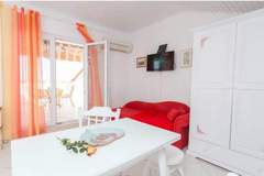 Ferienwohnung - Apartments Lily - Studio with Terrace and Sea View - Ferienunterkunft in Podgora (3 Personen)
