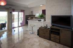 Ferienwohnung - Wonderful Visinisce Apartments with Terrace and Sea Views - Standard Two Bedroom Apartment  (Owner 1) - Ferienunterkunft in Vinisce (4 Personen)