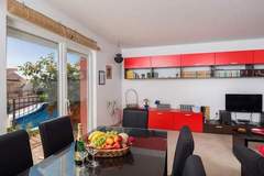 Ferienwohnung - Elegant Hideaway Apartment with Pool - Two Bedroom Apartment with Pool - Ferienunterkunft in Okrug Gornji (6 Personen)