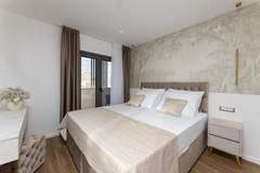 Ferienwohnung - PICTAS Residence - Deluxe Double Room with Balcony and Sea View - Ferienunterkunft in Split (2 Personen)