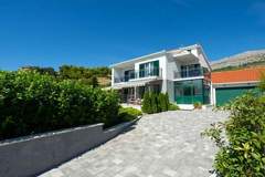 Ferienhaus - Holiday Home - Ferienunterkunft in Dugi Rat (8 Personen)
