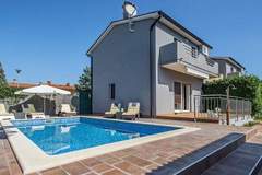 Ferienhaus - Ferienunterkunft in Labin (12 Personen)