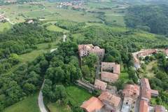 Exklusive Unterkunft, Schloss - Castello di Robella - Ferienunterkunft in Robella (4 Personen)