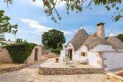 Magnificent Stefano's Trulli in Locorotondo - Ferienunterkunft in Locorotondo (6 Personen)