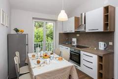 Ferienwohnung - Villa Mirjana -  Two Bedroom Apartment with Balcony and Sea View (Sunce) - Ferienunterkunft in Mlini (4 Personen)