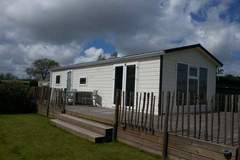 Ferienhaus - Recreatiepark Wiringherlant - Wiringher Chalet 10 - Ferienunterkunft in Hippolytushoef (4 Personen)