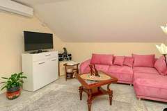 Ferienwohnung - Charming Kotor Bay Retreat Just Steps from the Beach - Two Bedroom Apartment With Sea View - Ferienunterkunft in Kotor (6 Personen)