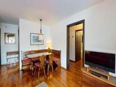 Ferienwohnung - Ferienwohnung Apartment Gianda Verda C24 - Gemütliche 3-Zimmerwohnung mit Kamin