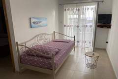 Ferienwohnung - Apartments Katija - One Bedroom Apartment 3 - Ferienunterkunft in Baska Voda (3 Personen)